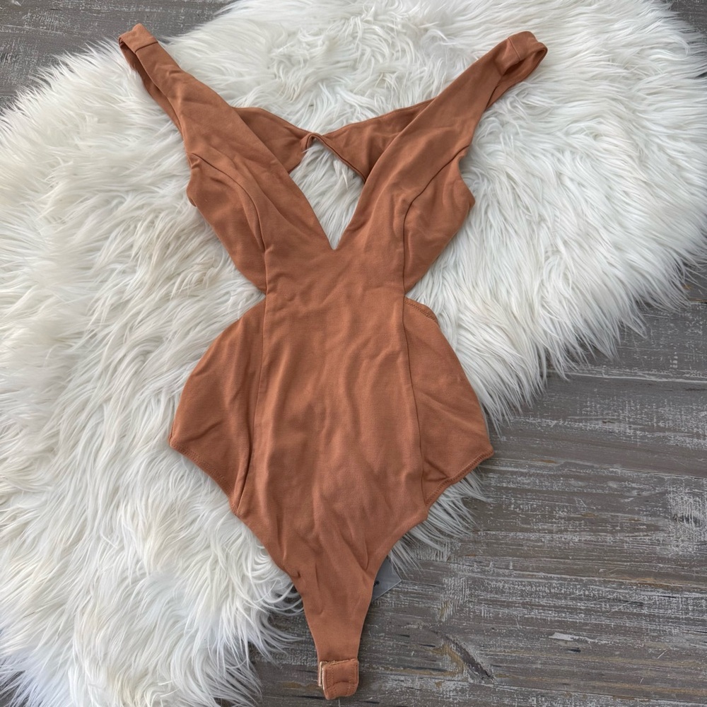 NBD Stormi Bodysuit in Camel NWT - Picture 5 of 7